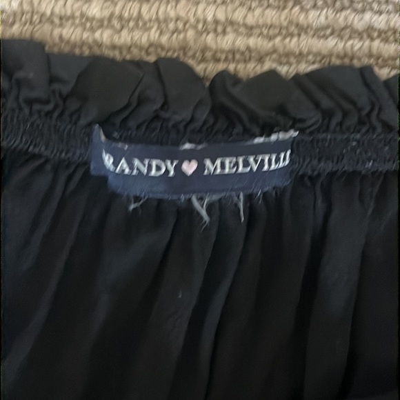 Brandy Melville off-the-shoulder long sleeve black top & Zara Jean shorts - Picture 3 of 5